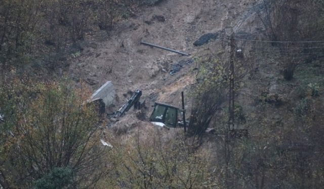 Heyelanda göçük altında kalan anne ve oğul için arama çalışmaları sürüyor