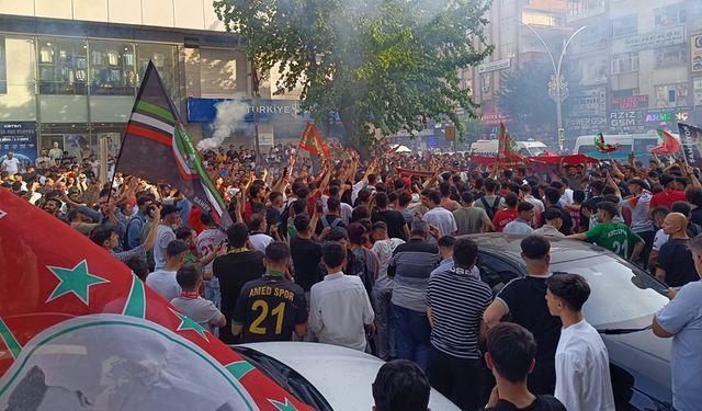 Diyarbakır’da Amedspor’un şampiyonluğu için taraftar Ofis’te toplandı