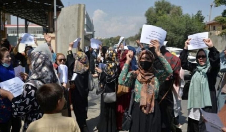 Afganistanlı kadınlardan Taliban protestosu