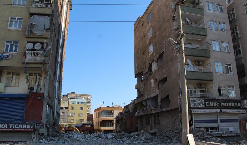 Diyarbakır'da depremde yıkılan bir binaya ilişkin 3 kişiye 22 yıl hapis istemi
