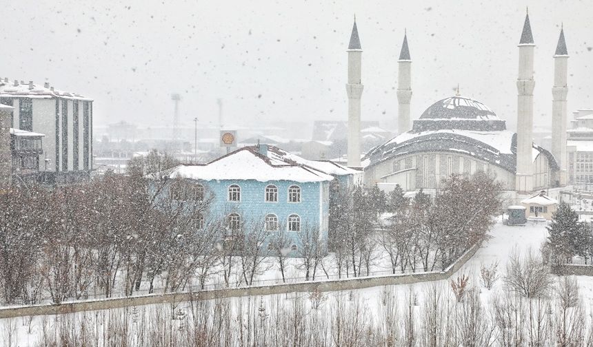 Ağrı’da eğitime kar engeli