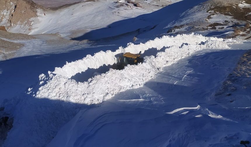 Hakkari'de kar kalınlığı 4 metre