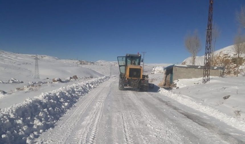 Van’da 234 yerleşim yeri ulaşıma kapandı