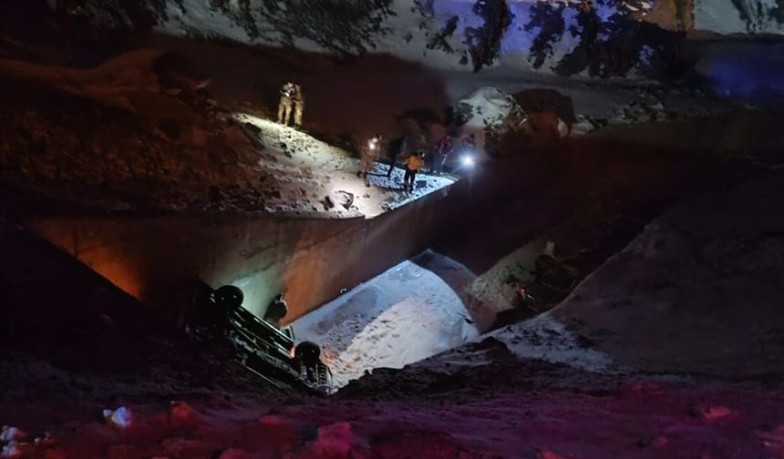 Van-Hakkari karayolunda kaza: 3 araç şarampole düştü, 5 yaralı