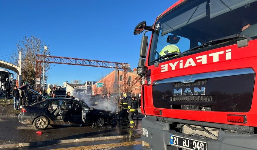 Diyarbakır’da ilginç yangın: Bakımdan çıkan araç alevler içinde kaldı