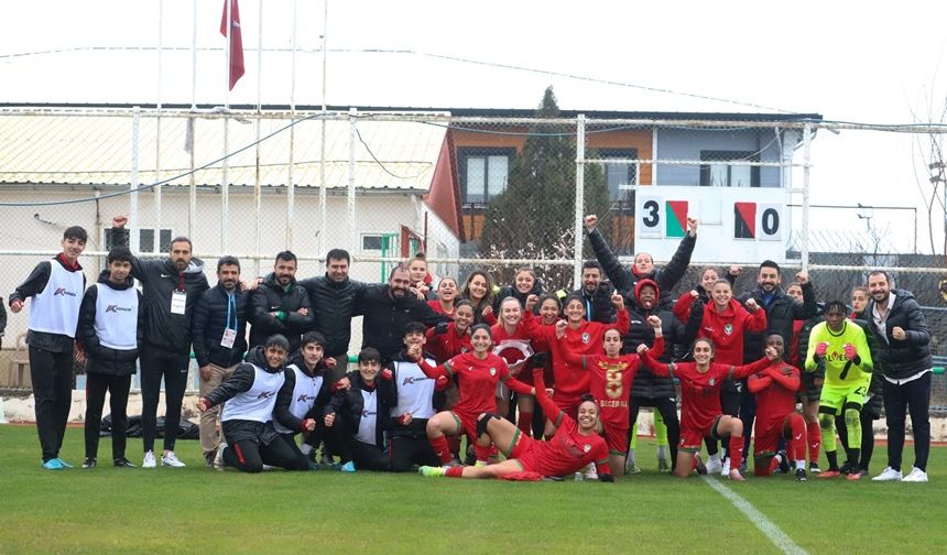 Amedspor Kadın Futbol Takımı 3 golle evinde 3 puanı aldı