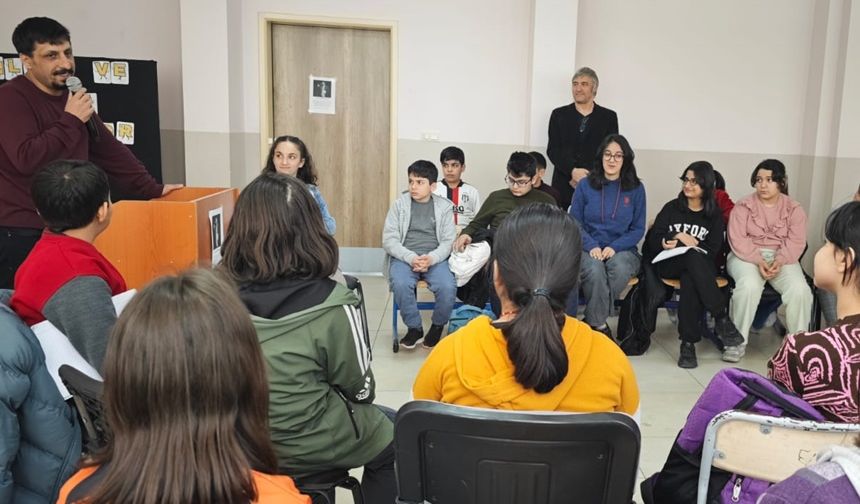Tiyatro ve drama eğitmeni Okdayan Mardin’de öğrencilerle buluştu
