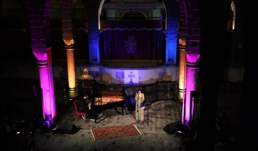 Diyarbakır’da Surp Giragos Kilisesi'nde piyano ve dengbêj dinletisi
