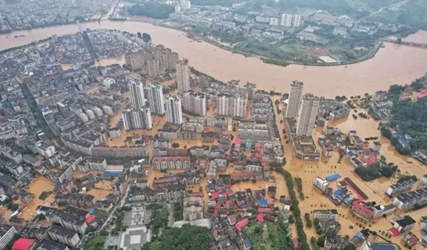 Çin’de köprü çöktü: 11 can kaybı, 30 kayıp