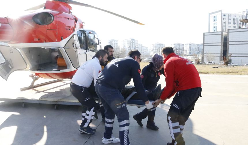 Kalp krizi geçiren hasta, ambulans helikopter ile hastaneye sevk edildi  