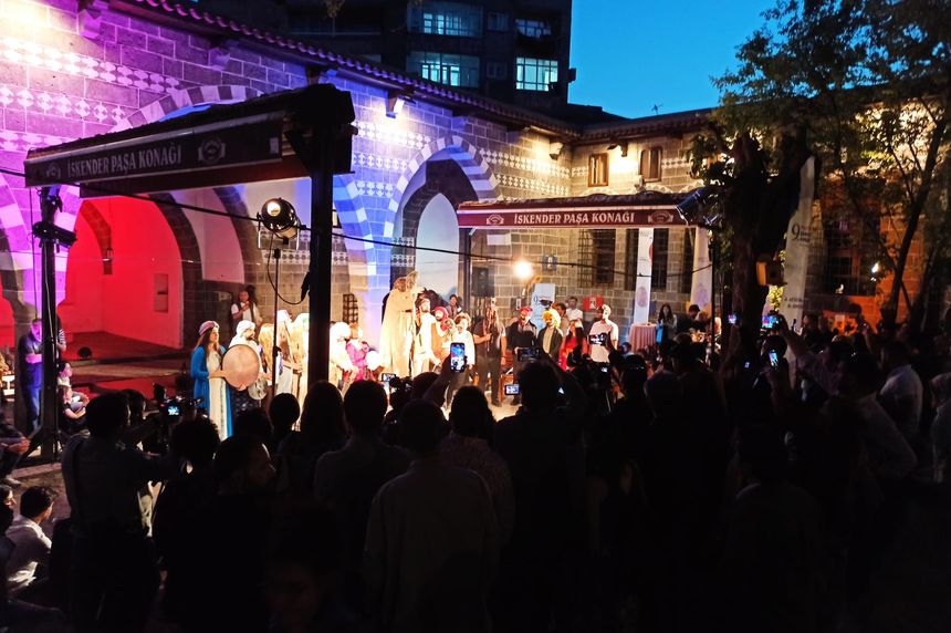 Diyarbakır'da beklenilen festival başladı