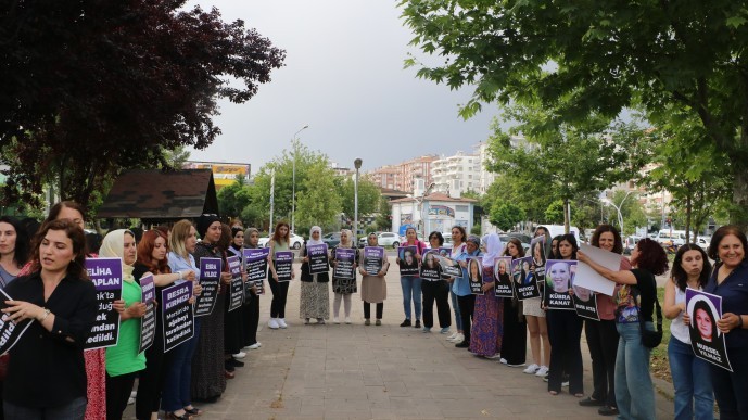 Kadin Cinayetleri Protestosu Diyarbakir